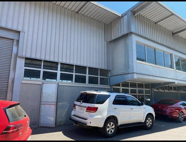 346M² MINI FACTORY TO LET IN HILLCREST CENTRAL